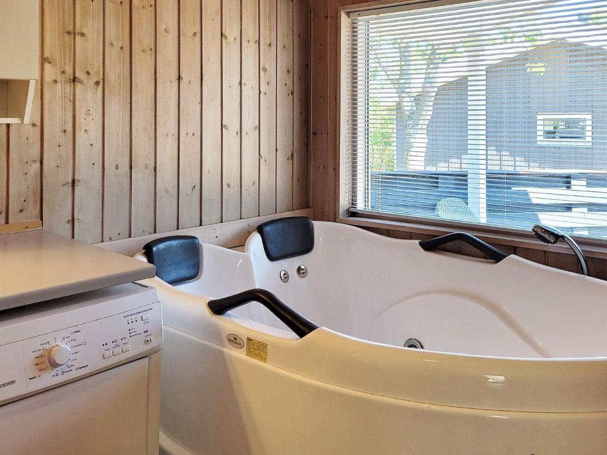 8 Person Holiday Home In Nex Snogebæk Екстериор снимка